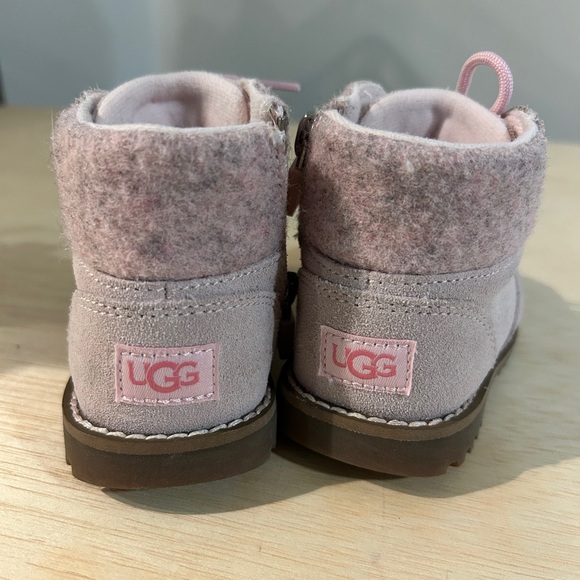 Toddler Girl Pink Suede UGG Boots Fall-Winter size 6 - Picture 3 of 9